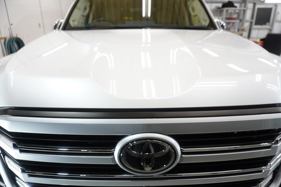 施工後　トヨタ　ランドクルーザー(ホワイト）フロントアップ