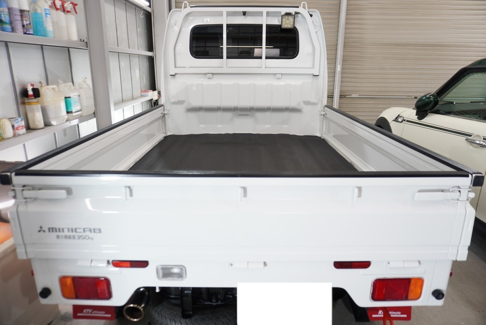 施工後　三菱ミニキャブ（ホワイト）　リア