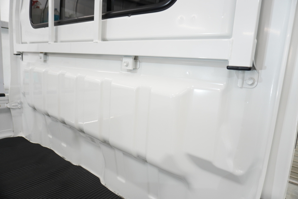 施工後　三菱ミニキャブ（ホワイト）　荷台