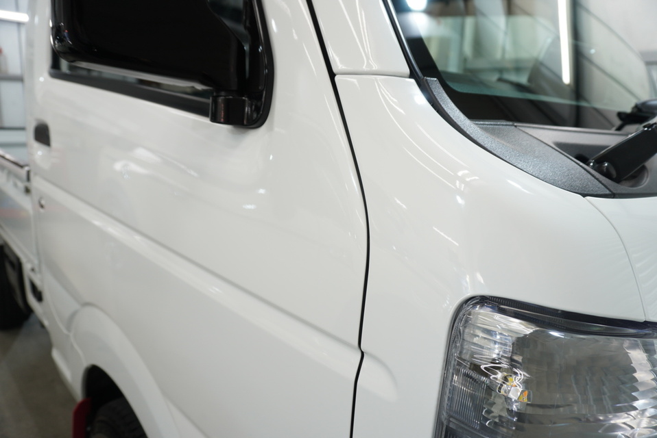施工後　三菱ミニキャブ（ホワイト）　フロントアップ