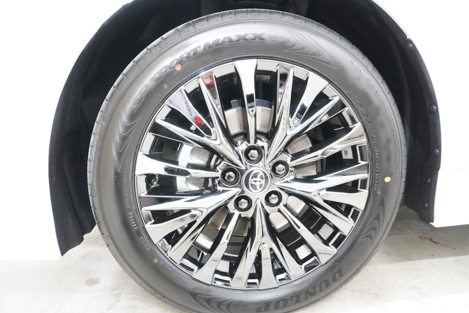 施工後　トヨタ　ヴェルファイア(ホワイト）　タイヤ回り