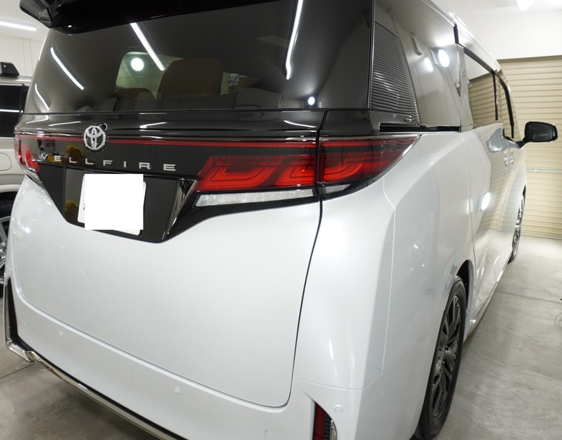 施工後　トヨタ　ヴェルファイア(ホワイト）　リア