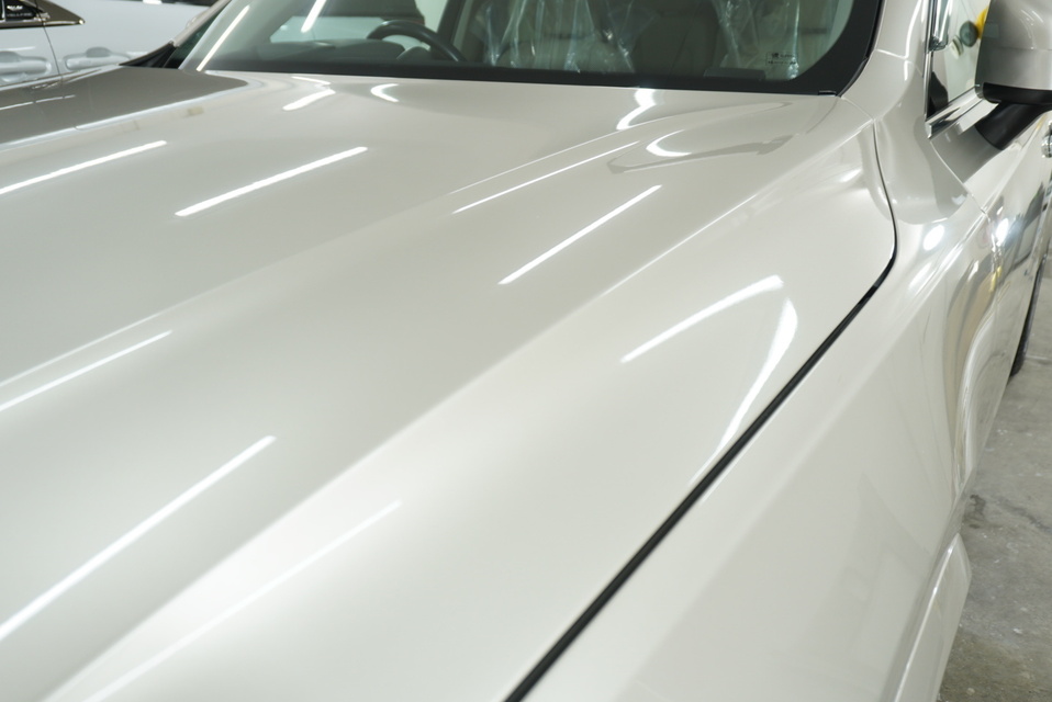 施工後　ボルボXC90(ゴールド）　ボンネットアップ