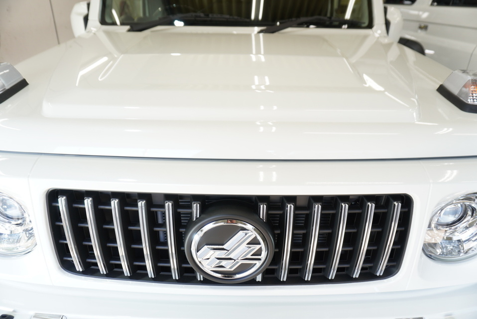 施工後　スズキ　ジムニーノマド(ホワイト）　ボンネット全面