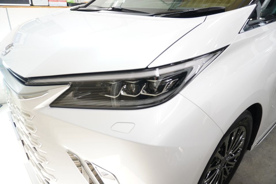 施工後　レクサスLM500ｈ（ホワイト）　フロントサイド