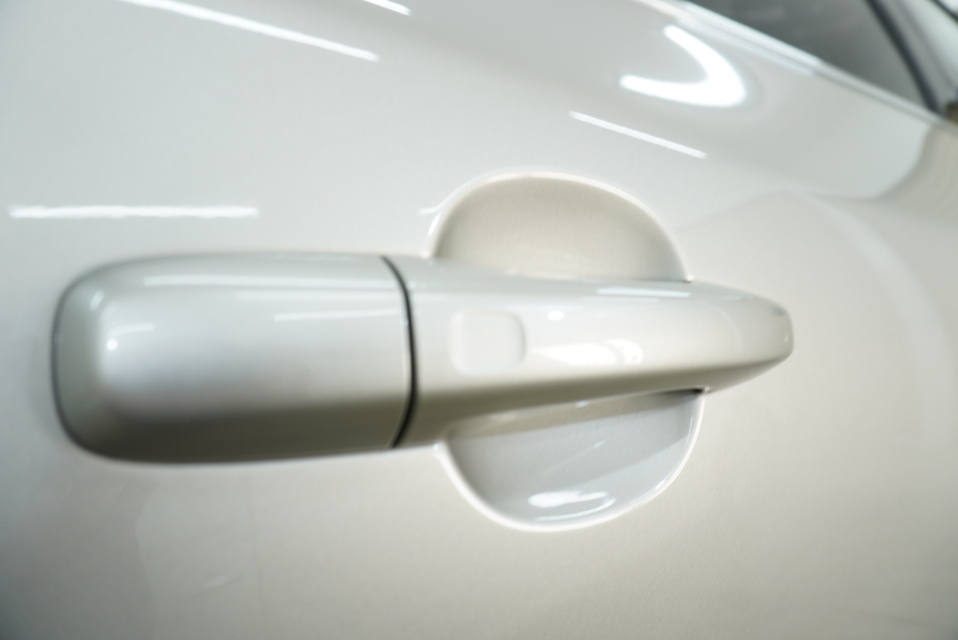 施工後　ボルボV60（ベージュ）ドアハンドル付近