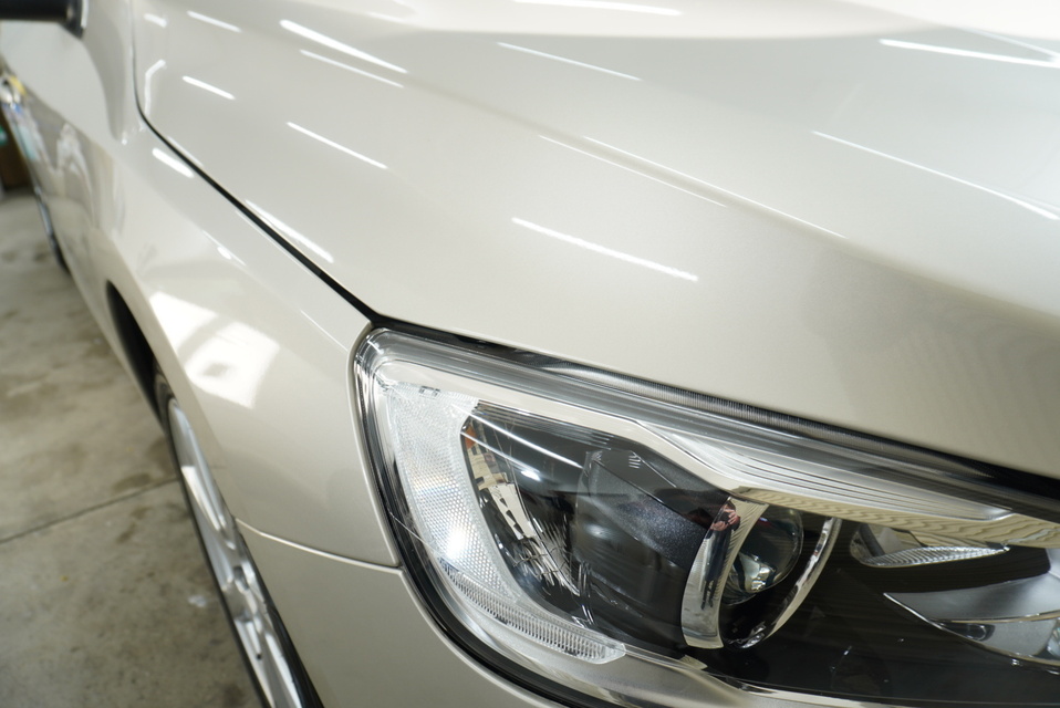 施工後　ボルボV60（ベージュ）　フロントアップ