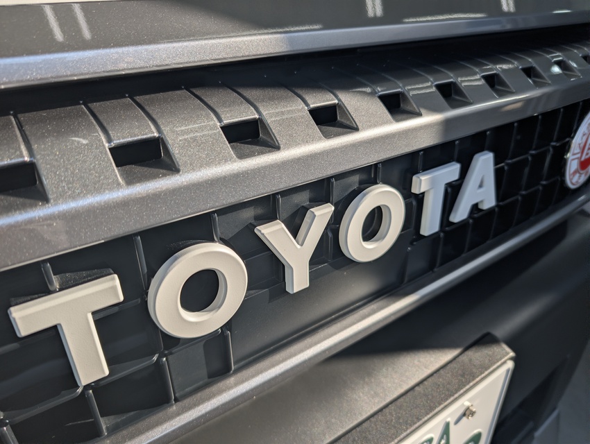 施工後　トヨタ　ランドクルーザー250（ホワイト）　グリルアップ