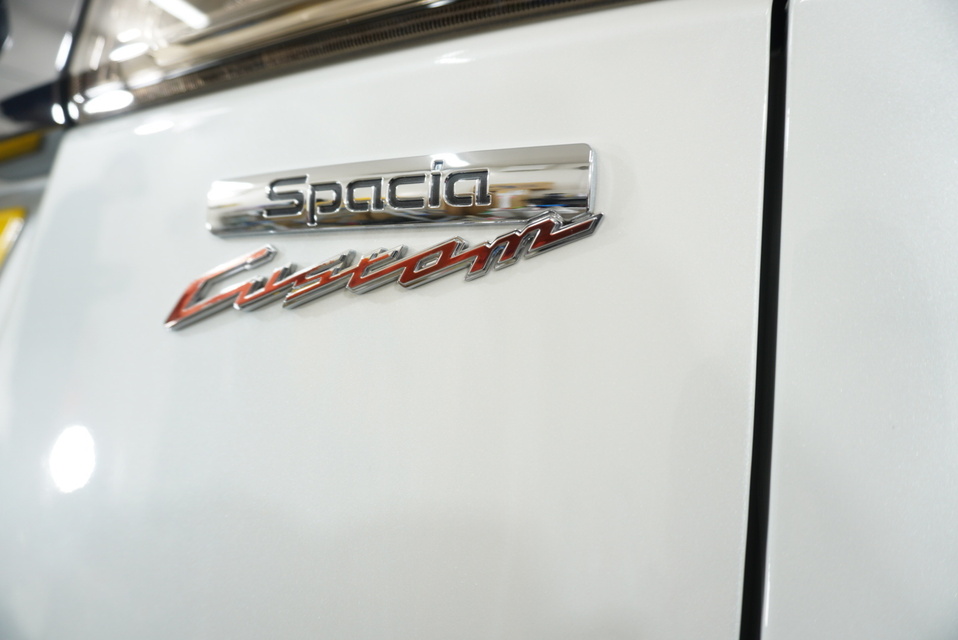 施工後　スズキスペーシアカスタム（ホワイト）　　エンブレム