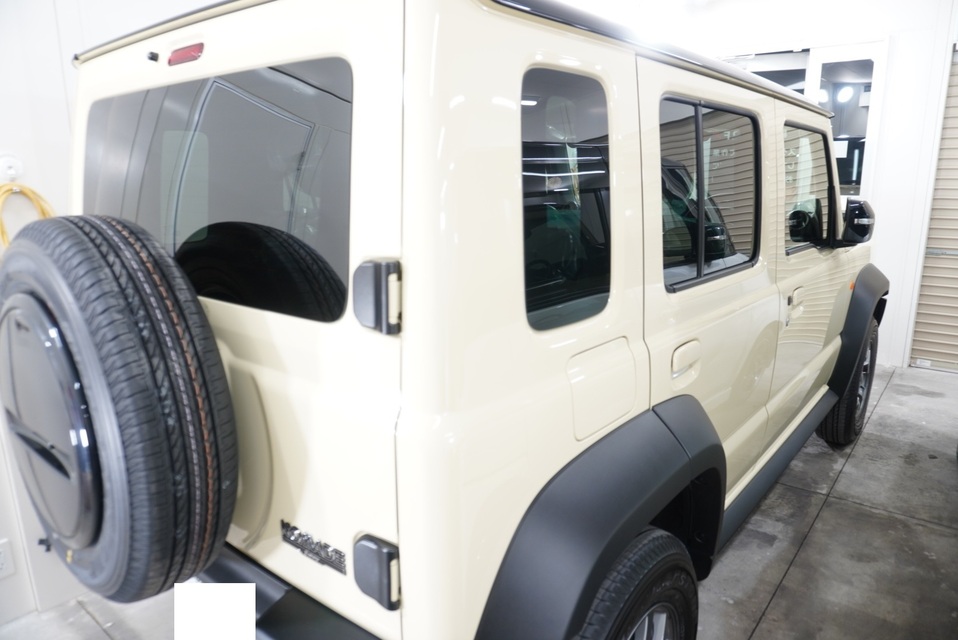 スズキ　ジムニーノマド（ベージュ）　サイド