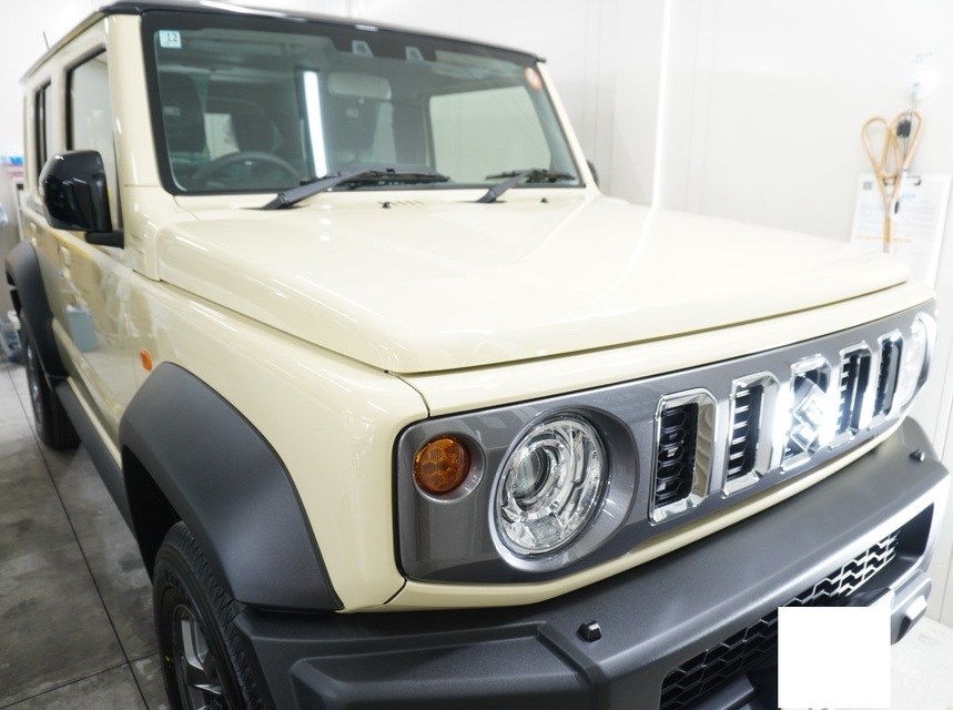 スズキ　ジムニーノマド（ベージュ）　フロント