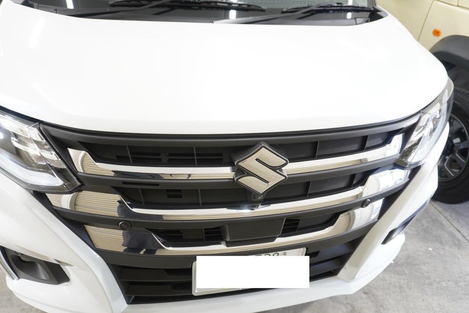 施工後　スズキ　ソリオ（ホワイト）　ボンネット