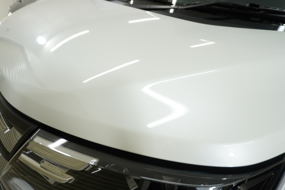 施工後　スズキ　ソリオ（ホワイト）　ボンネットアップ