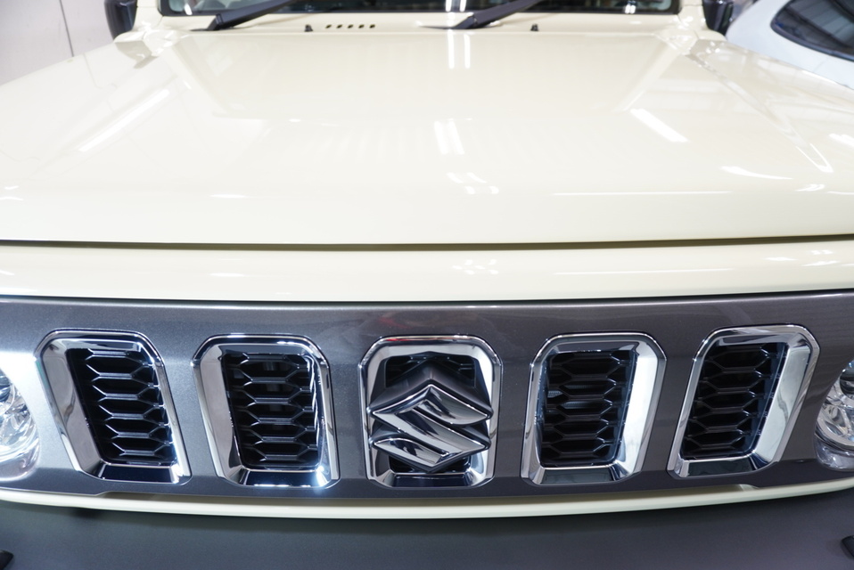 施工後　スズキ　ジムニーシエラ(ベージュ）　ボンネットアップ