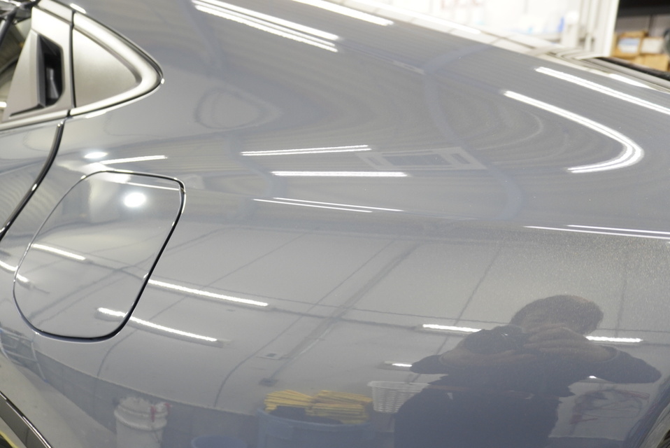 施工後　トヨタ　プリウス（グレー）　リアサイド