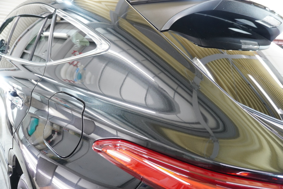 施工後　トヨタ　ハリアー(ブラック)　リアサイド