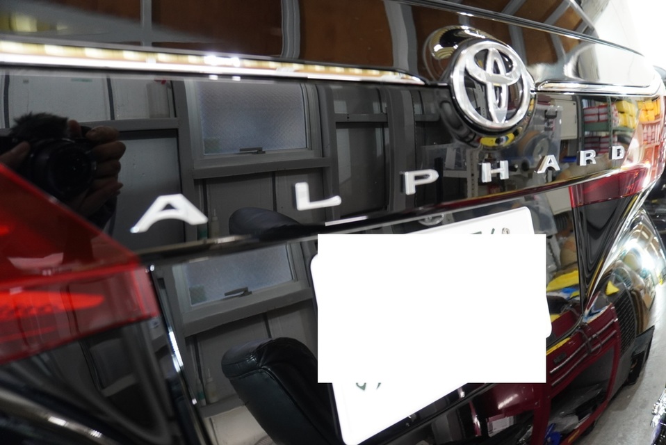 施工後　トヨタ　アルファード(ブラック）　リア