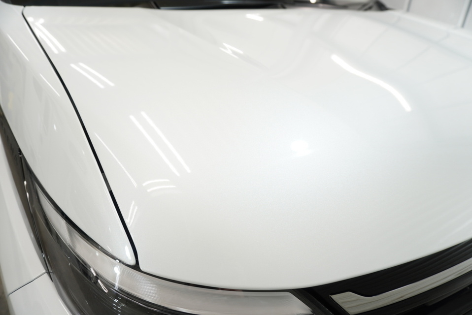 施工後　日産セレナ（ホワイト）ボンネット