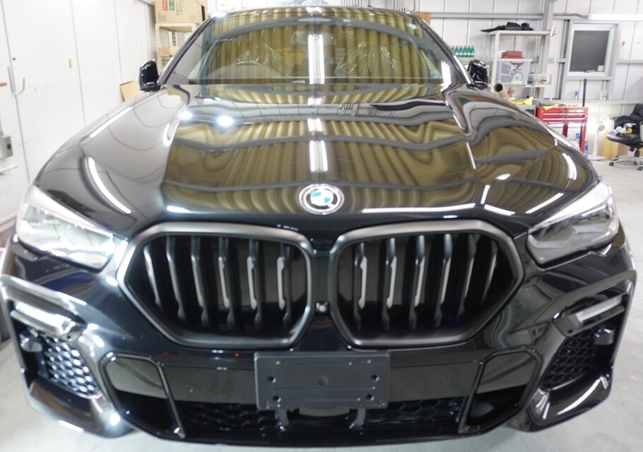 施工後　BMWX6(ブラック）　フロント全面