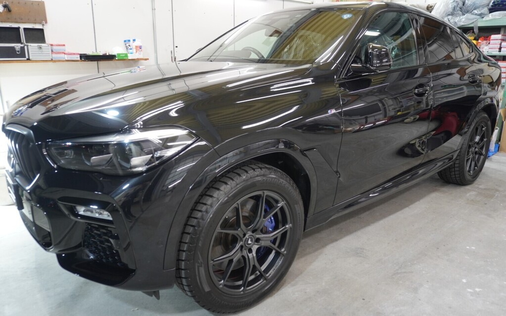 施工後　BMWX6(ブラック）　サイド