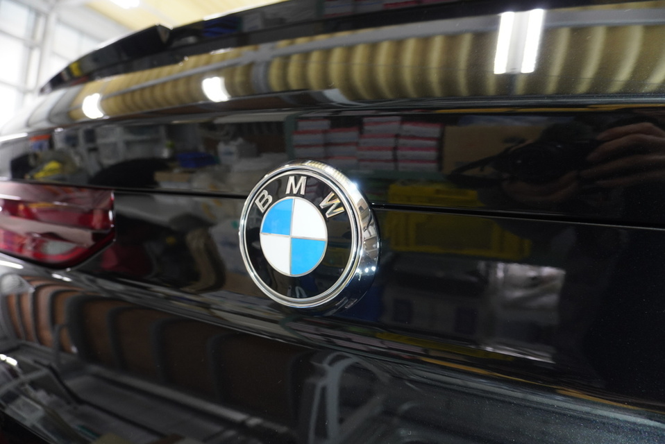 施工後　BMWX6(ブラック）　リアアップ
