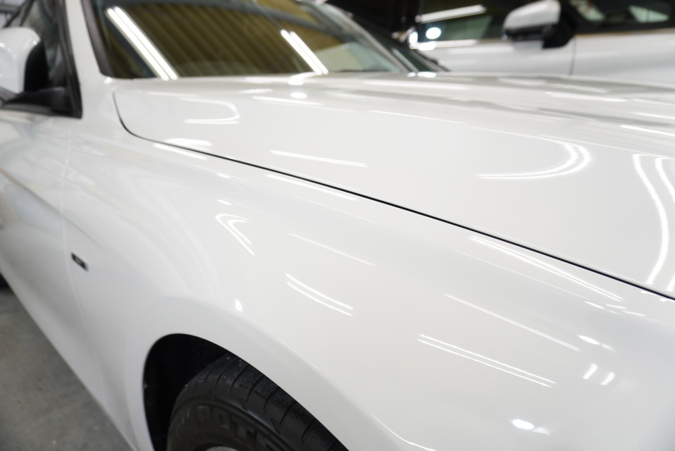 施工後　BMW320（ホワイト）　フロントサイドアップ
