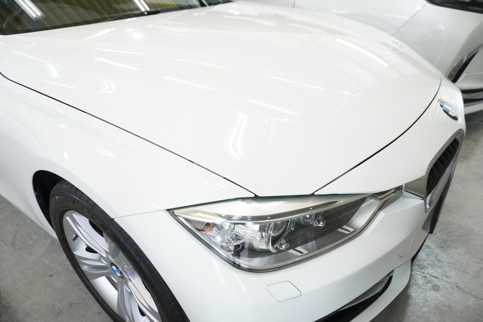 施工後　BMW320（ホワイト）　ボンネット