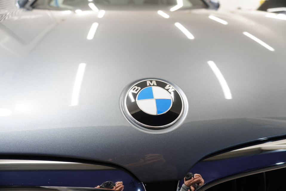 施工後　BMW（グレー）エンブレムアップ
