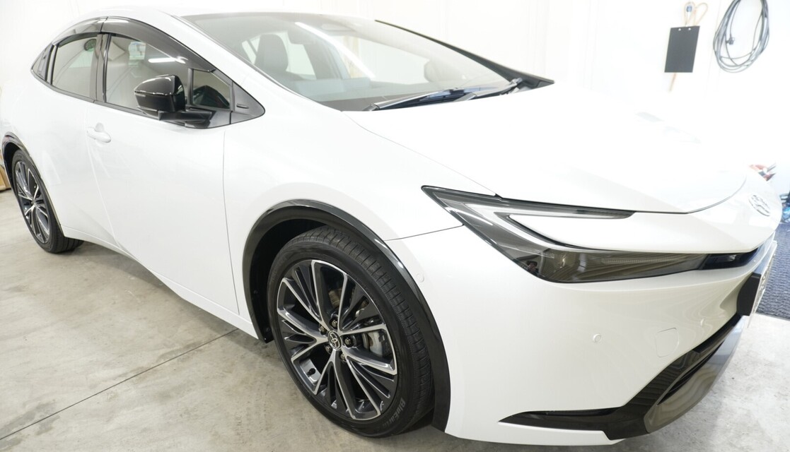 施工後　トヨタ　プリウス（ホワイト）　車全体