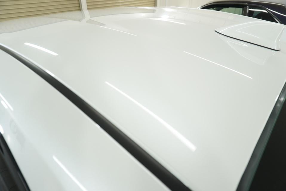 施工後　トヨタ　プリウス（ホワイト）　ルーフ面