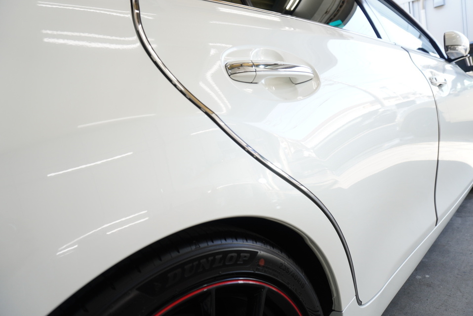 施工後　トヨタ　マークX（ホワイト）　サイドアップ