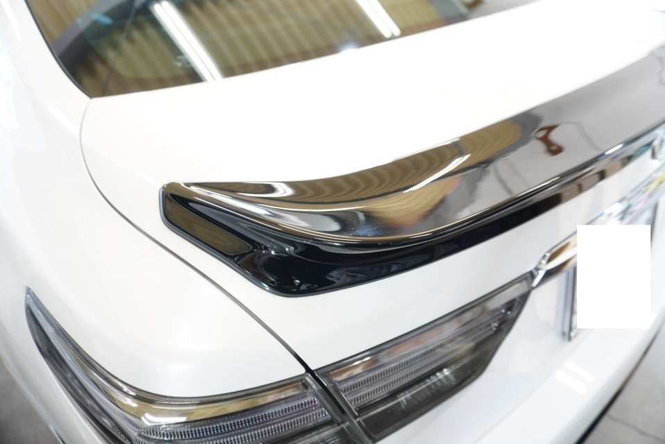 施工後　トヨタ　マークX（ホワイト）リアスポイラー