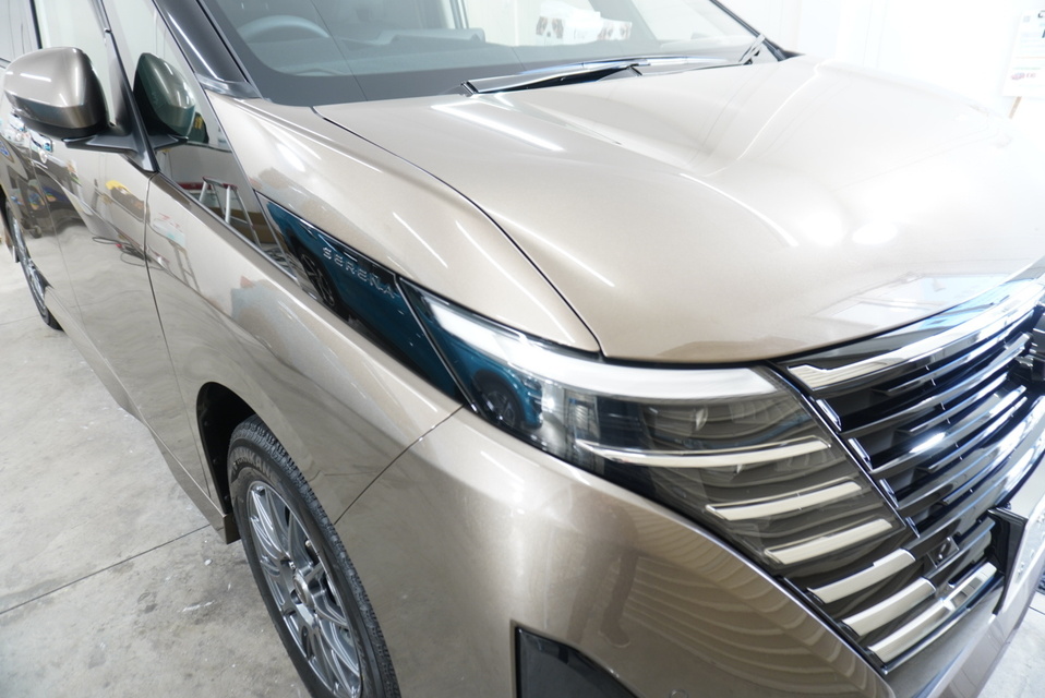 施工後　日産セレナ（ゴールド）　フロント