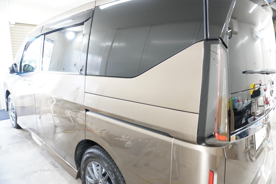 施工後　日産セレナ（ゴールド）　サイド