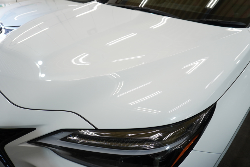 施工後　レクサスNX350ｈ（ホワイト）　ボンネットアップ