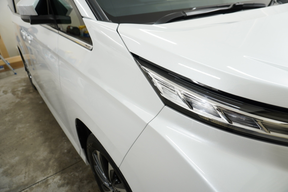 施工後　トヨタ　ヴォクシー(ホワイト）　　サイドアップ