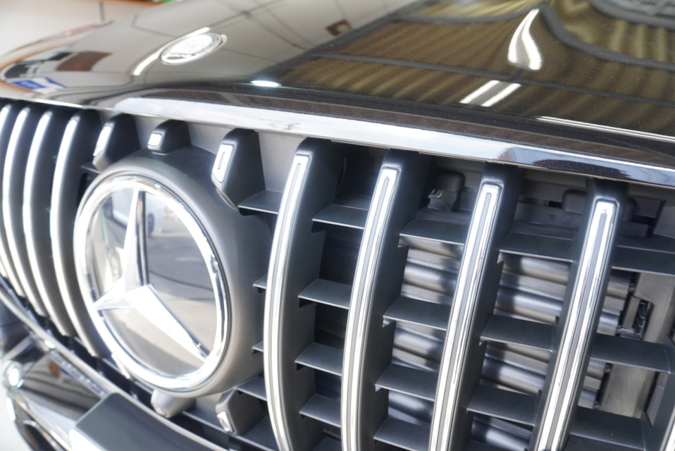 施工後　メルセデスベンツGLE53(ブラック）　グリル