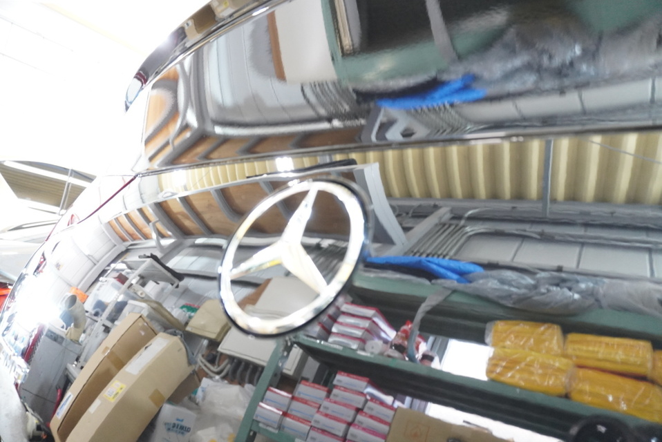 施工後　メルセデスベンツGLE53(ブラック）　エンブレムアップ