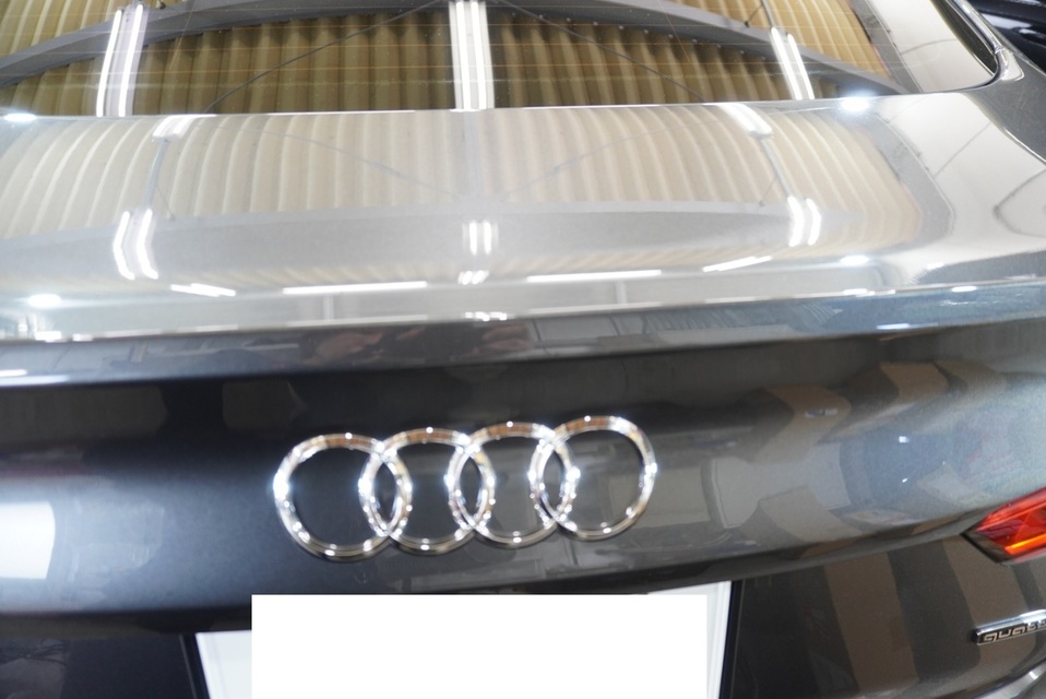施工後　アウディA5(グレー）エンブレムアップ