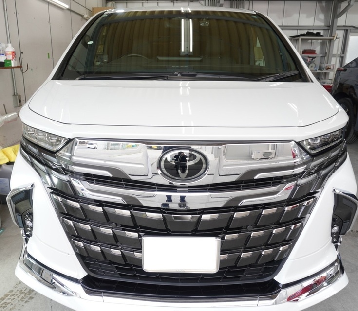 施工後　トヨタ　アルファード（パールホワイト）　フロント