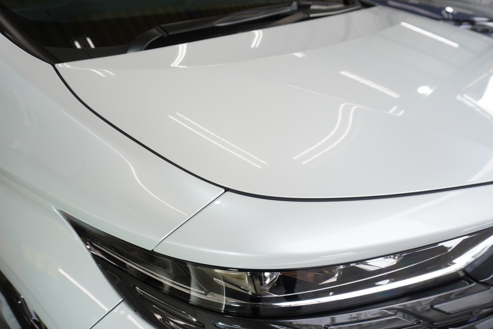 施工後　トヨタ　アルファード（パールホワイト）　ボンネット