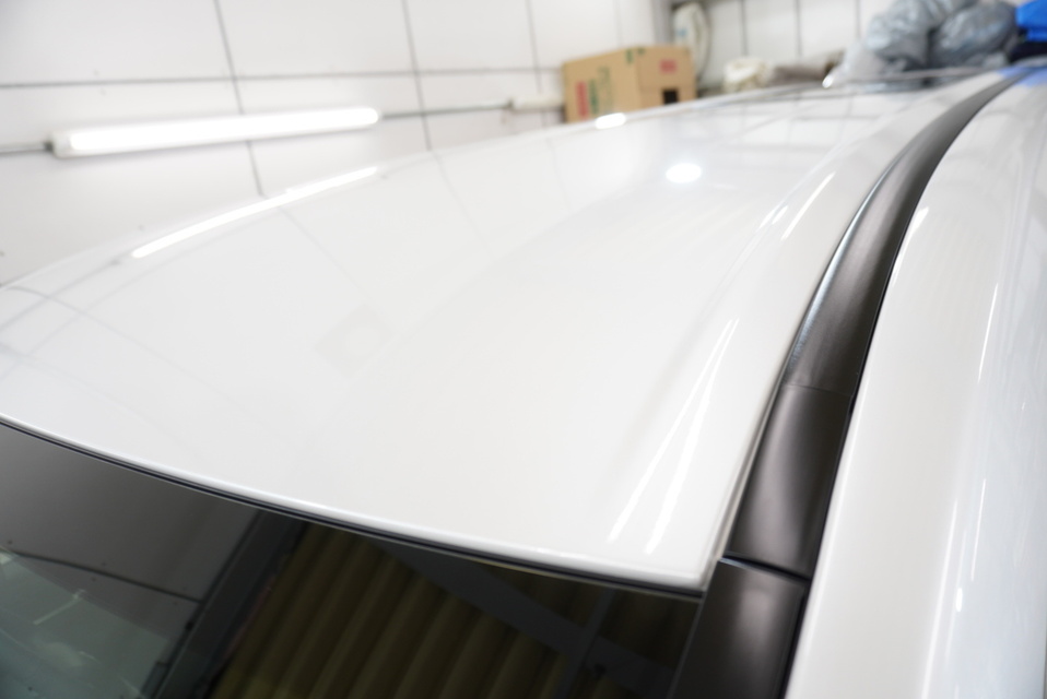 施工後　トヨタ　アルファード（パールホワイト）　ルーフ面