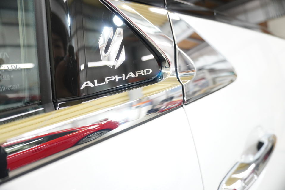 施工後　トヨタ　アルファード（パールホワイト）サイド