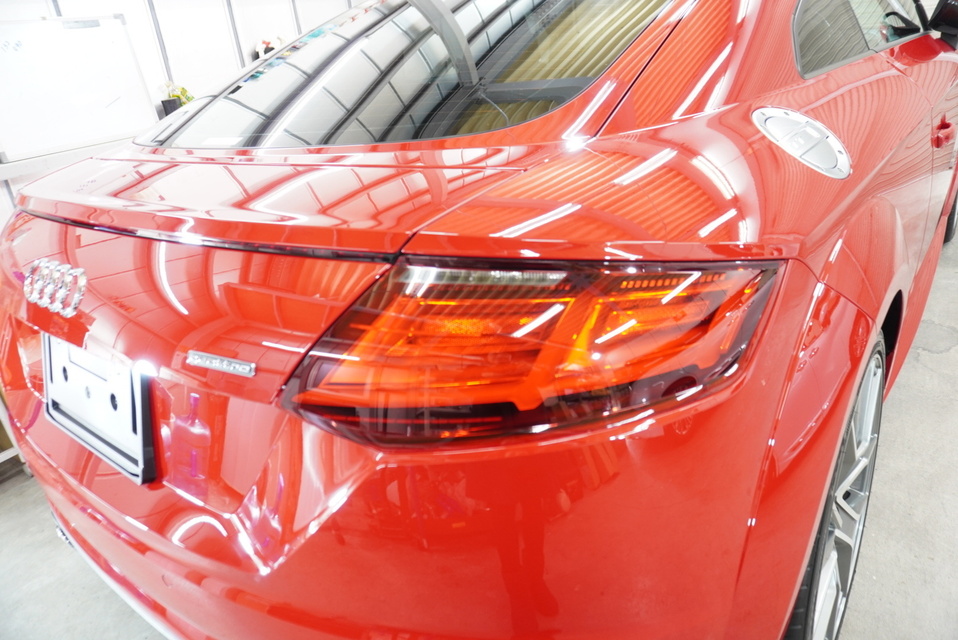 施工後　アウディ（レッド）　リア