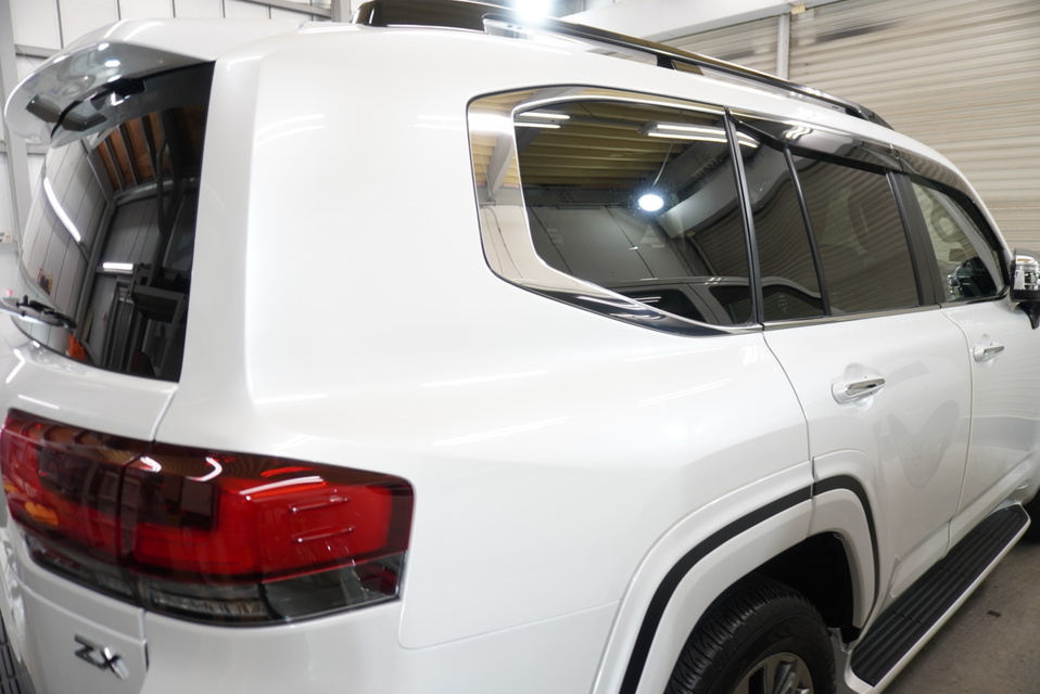 施工後　トヨタ　ランドクルーザー300（ホワイト）リアサイド