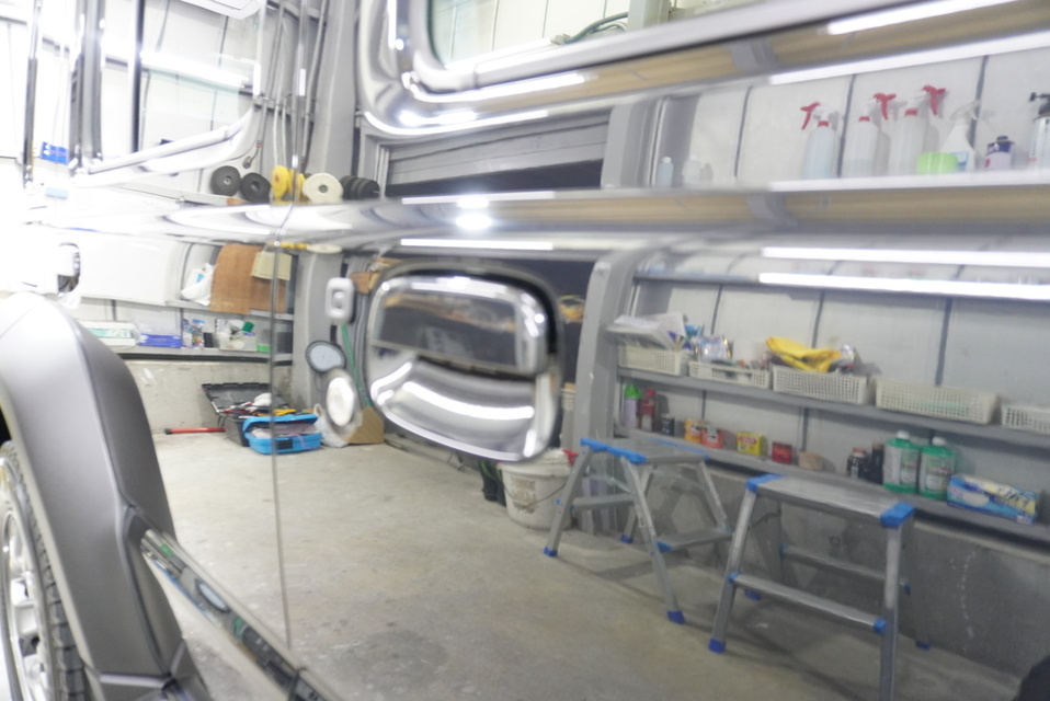 施工後　スズキ　ジムニーノマド（ブラック）　サイドアップ