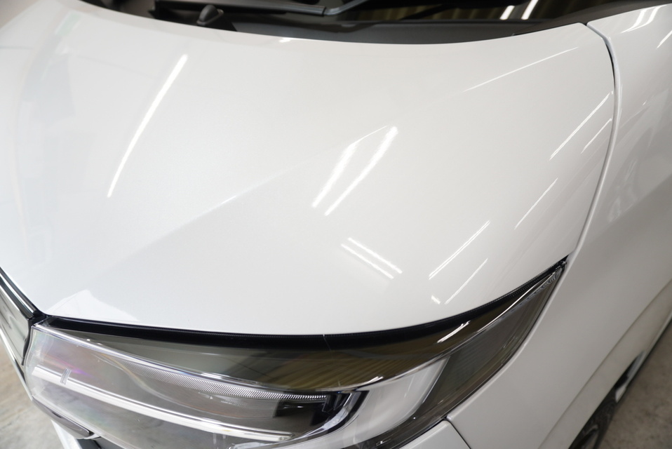 施工後　ダイハツムーブ（ホワイト）　ボンネットアップ