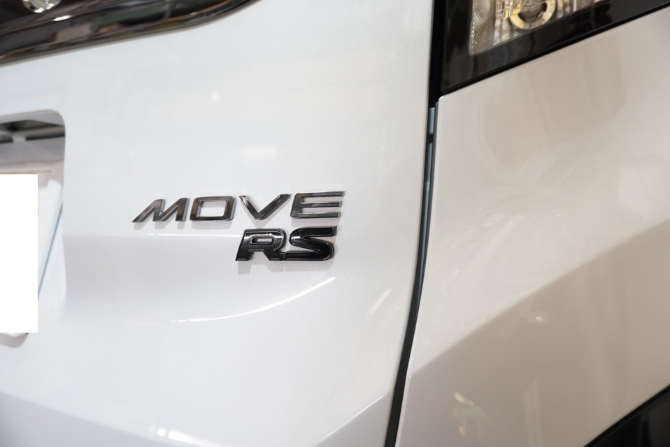 施工後　ダイハツムーブ（ホワイト）エンブレム