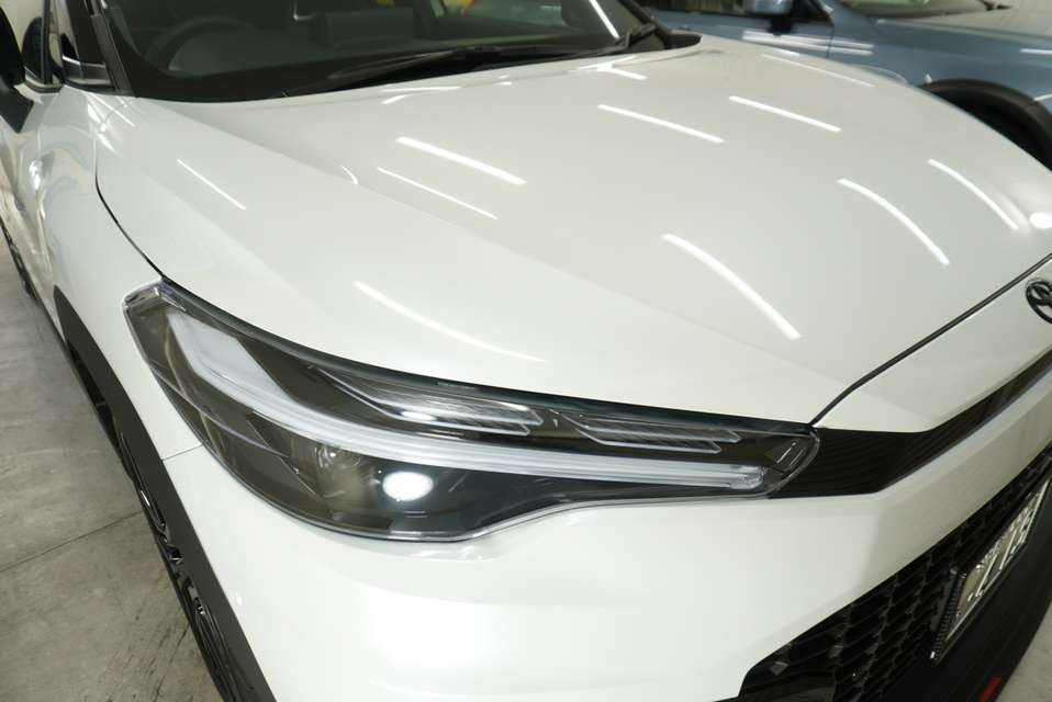 施工後　トヨタカローラクロス新車（ホワイト）　ボンネット