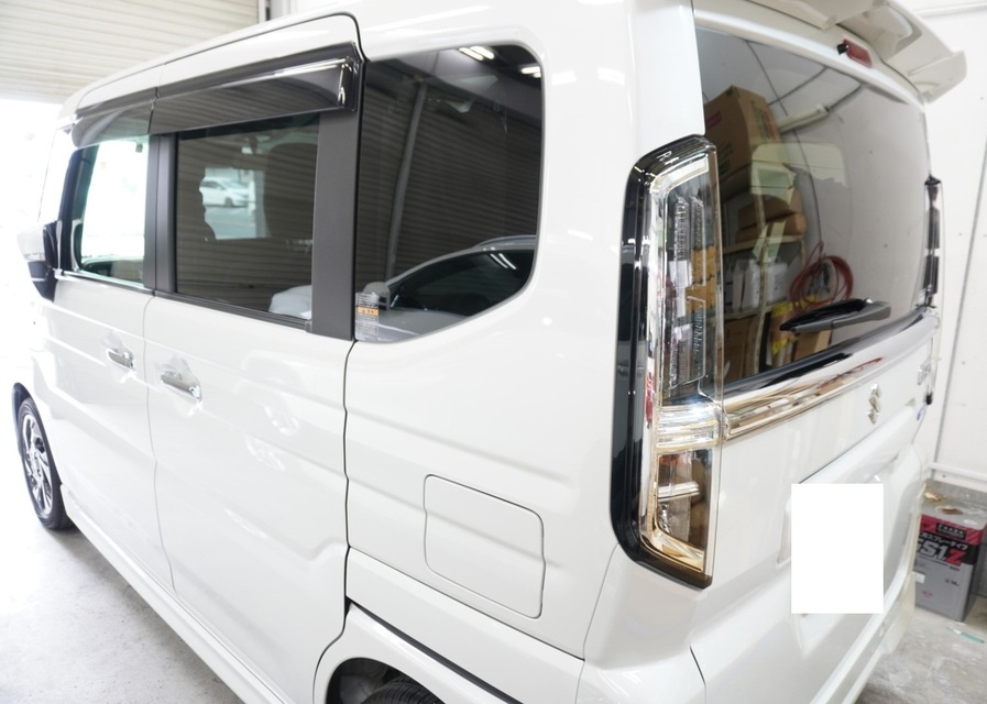 施工後　スズキ　スペーシアカスタム（ホワイト）　リアサイド